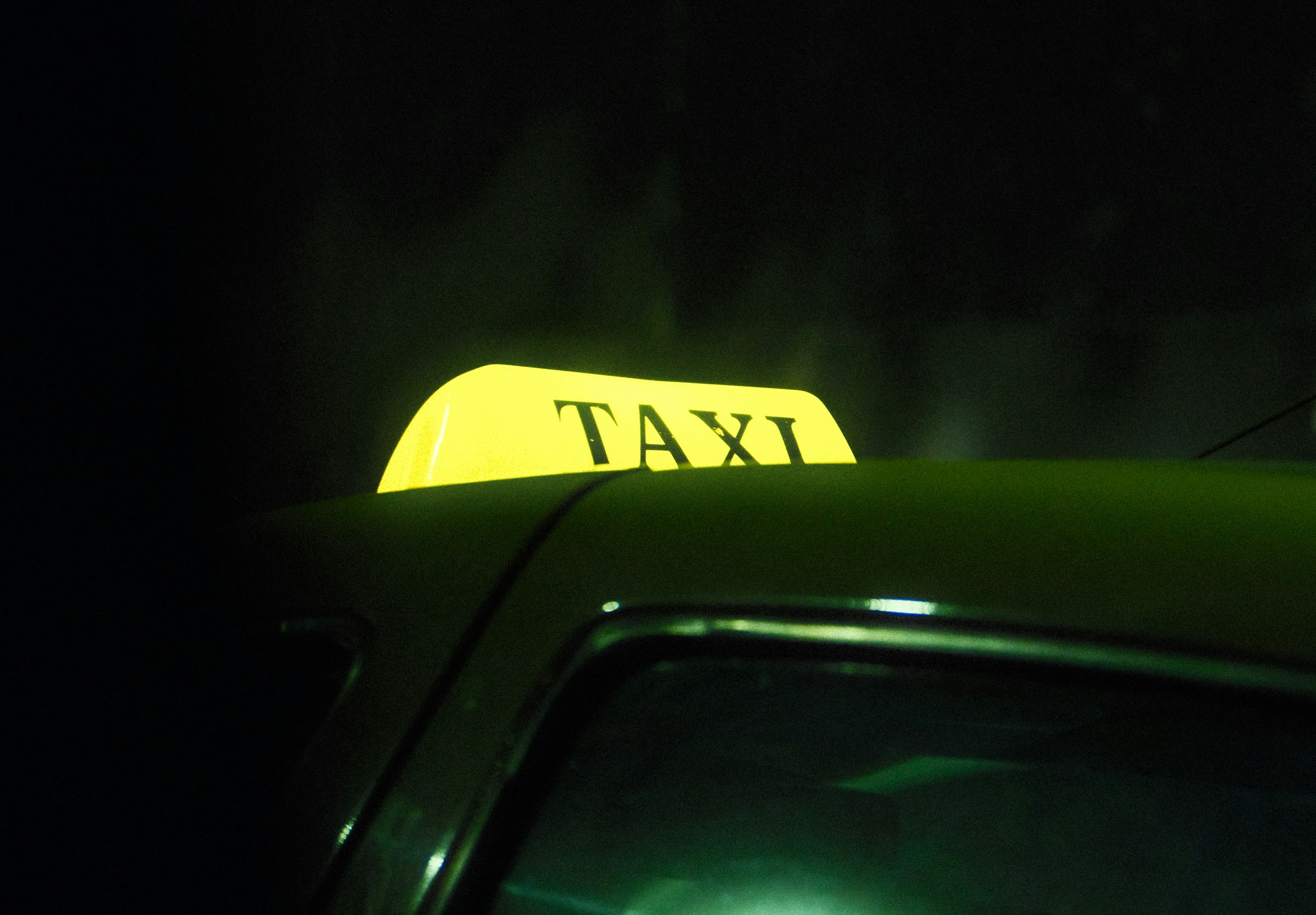 Servicio de taxi puntual para ir a la estación de tren/AVE desde Torrevieja. Traslados rápidos a estaciones de Alicante y Murcia