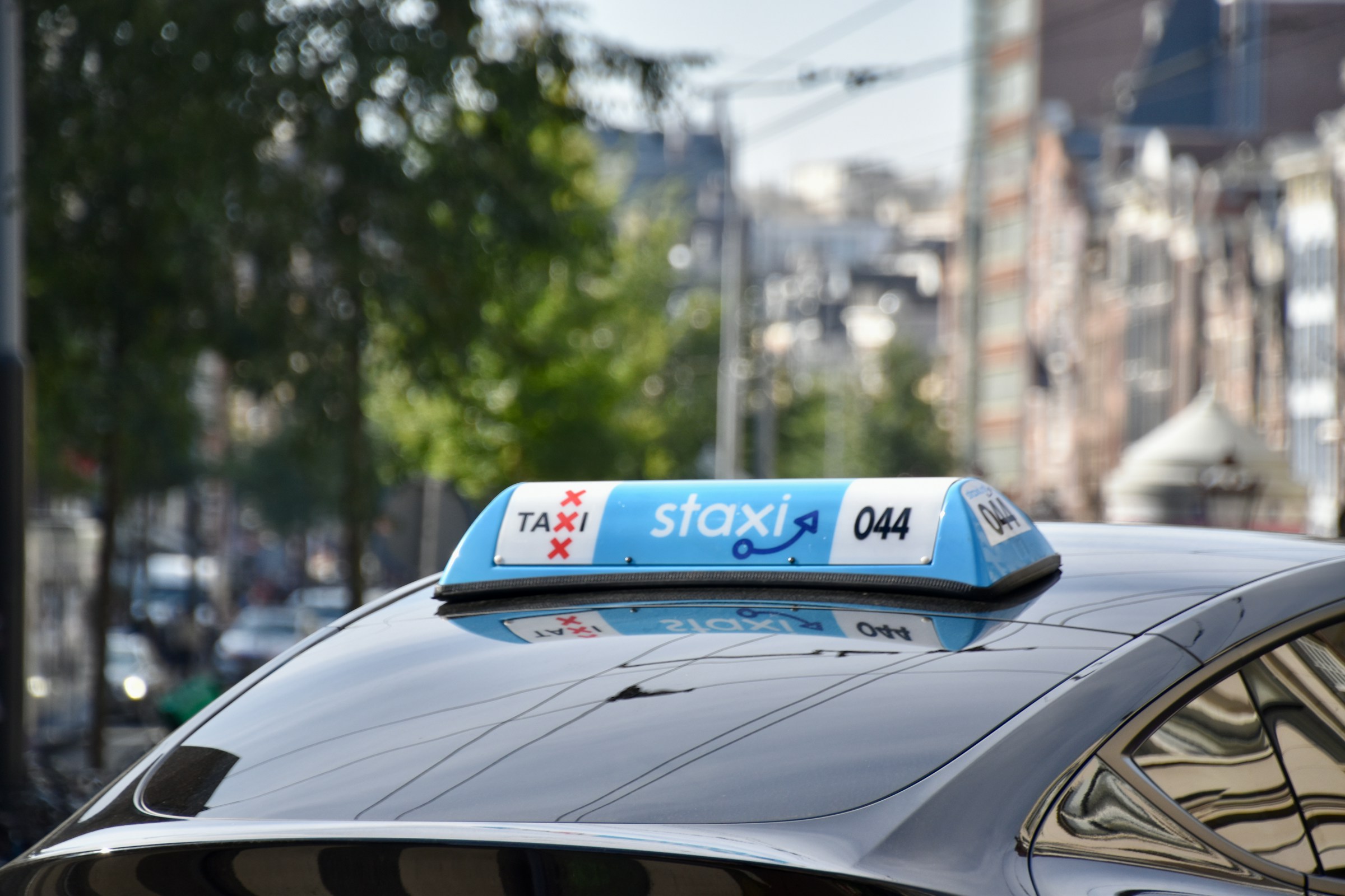 Taxi de larga distancia desde Torrevieja a Madrid, Barcelona, Valencia y cualquier ciudad de España. Trayectos seguros con conductores expertos